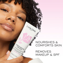 Lancôme limpiador en uso retirando maquillaje resistente