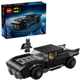 LEGO Batmobile vista frontal con detalles auténticos y atractivo decorativo