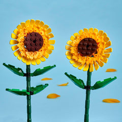 LEGO girasoles montados en jarrón como decoración de interior alegre