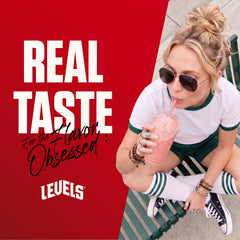 Levels Nutrition batido de fresa servido en vaso, proteína lista para consumo