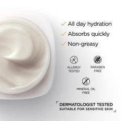 L'Oreal Paris crema en mano para comparar tamaño y uso