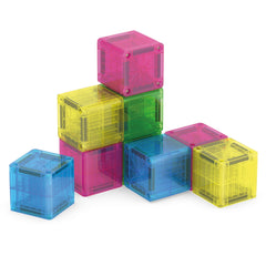 MAGNA-TILES torre apilada mostrando estabilidad y colores llamativos
