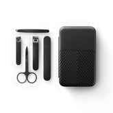 MANSCAPED estuche frontal mostrando kit organizado y protección