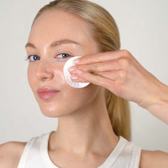 Mario Badescu aplicación con algodón para una exfoliación suave