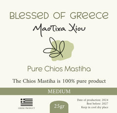 Mastic of Chios mano con lágrimas para apreciar tamaño real