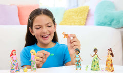 Mattel close-up de faldas y pantalones desmontables que fomentan el juego