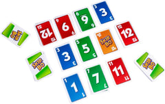 Mattel Games carta Skip-Bo comodín en primer plano para jugadas tácticas