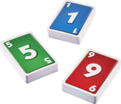 Mattel Games partida en mesa familiar demostrando entretenimiento rápido