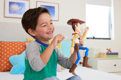 Mattel Woody detalle de textura y pintura realista del traje