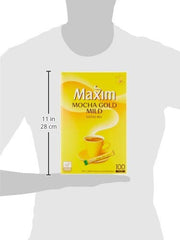 Maxim comparación de tamaño del sobre en una mano