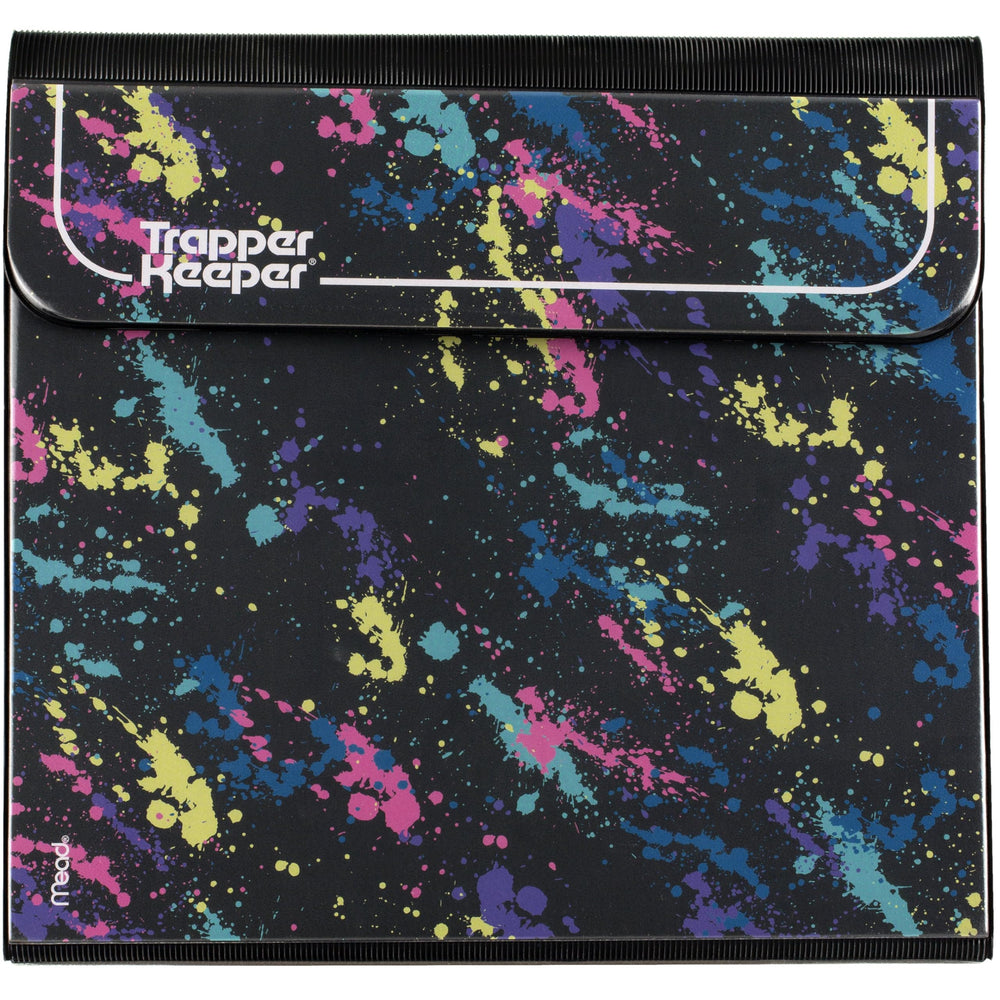 Mead Trapper Keeper vista frontal con diseño Paint Splatter y cierre seguro