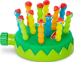 Melissa & Doug vista frontal del rociador con colores vivos y cobertura amplia