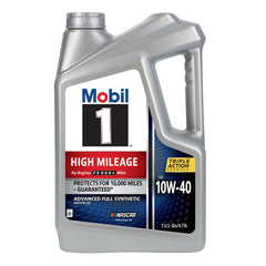 Mobil 1 etiqueta en primer plano destacando especificación 10W-40 y beneficios