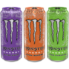 Monster Ultra vertido en vaso con hielo, refresco sin azúcar listo para beber