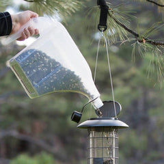 More Birds primer plano de la boquilla que permite verter sin derrames