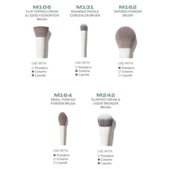 MORPHE brocha de base con cerdas densas aplicando producto para cobertura lisa