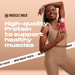 Persona tomando Muscle Milk Pro después de entrenar, recuperación práctica