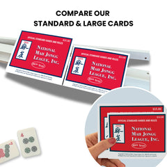 National Mah Jongg League cartilla junto a ficha para comparar tamaño práctico