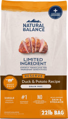Natural Balance bolsa frente mostrando receta Reserve Duck & Potato y beneficio nutricional