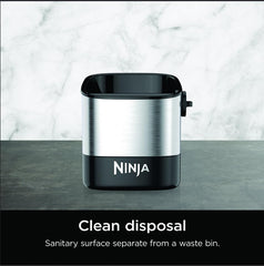 Ninja knock box en uso con portafiltro, elimina pucks rápidamente