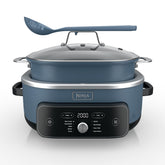 Ninja PossibleCooker PRO Plus vista frontal con controles y acabado azul macaron ofreciendo versatilidad
