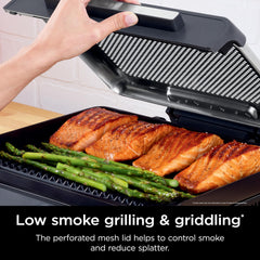 Ninja Sizzle tapa con malla perforada para reducir humo y salpicaduras en cocina