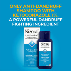 Nizoral espuma en mano demostrando textura suave y limpieza eficaz