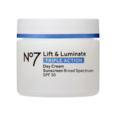 No7 crema día SPF 30 frasco frente, protección y hidratación visible