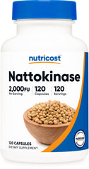 Nutricost frasco frontal con etiqueta clara y dosificación visible