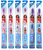 Oral-B vista frontal del envase mostrando princesas y pack de seis, fomenta rutina