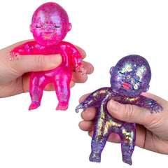 ORB Sugar Swaps niño apretando squishy demuestra relajación sensorial y diversión