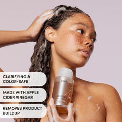 OUAI champú detox detalle de etiqueta ingredientes y ventajas