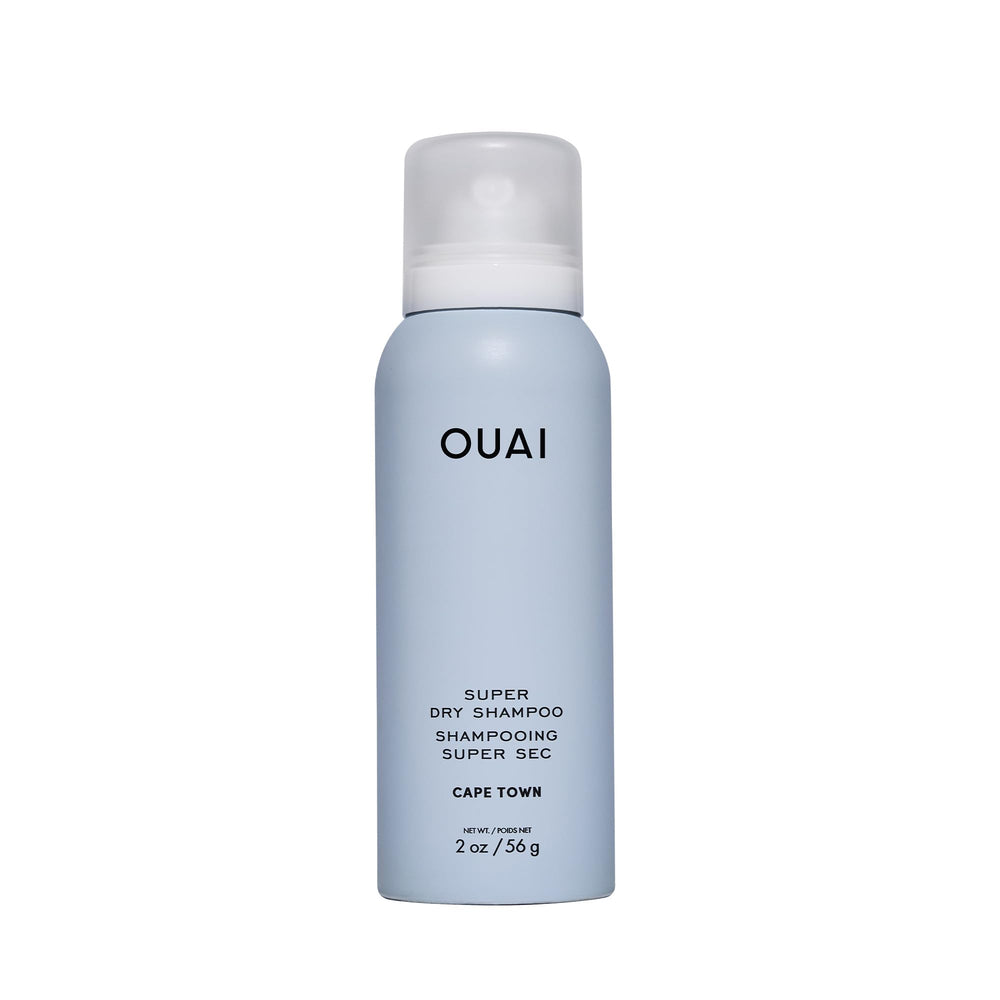 OUAI champú seco frente mostrando envase de viaje y beneficio de portabilidad