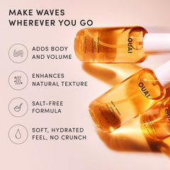 OUAI Wave Spray en uso sobre cabello secándose para crear ondas rápidas