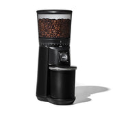 OXO Brew vista frontal matte black con diseño moderno y ahorro de espacio