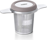 OXO cesta frontal de acero inoxidable mostrando capacidad y diseño