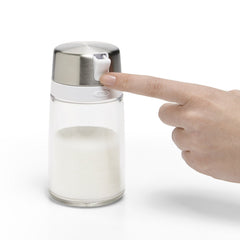 OXO dispensador con tapa abierta mostrando fácil recarga