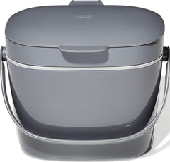 OXO Good Grips cubo compost frontal mostrando diseño compacto y discreción