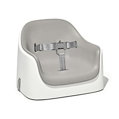 OXO Tot vista frontal del elevador gris con asiento confortable