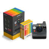 Polaroid Now negro frontal mostrando diseño icónico y manejo cómodo