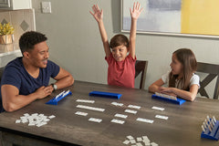 Pressman Rummikub detalle de fichas plásticas resistentes y legibles para juego