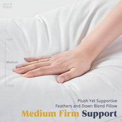 puredown almohadas colocadas en cama ambientada transmitiendo confort hotelero