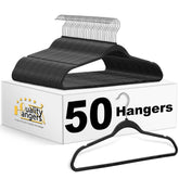 Quality Hangers paquete frontal de 50 perchas negras muestra ahorro de espacio