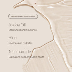 Raw Sugar persona en ducha usando champú, limpieza equilibrante