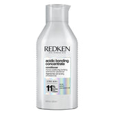 Redken bote frontal mostrando etiqueta y beneficio de reparación