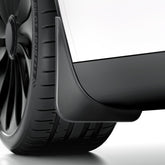 REEVAA frontal del empaque mostrando guardabarros y compatibilidad Tesla Model Y