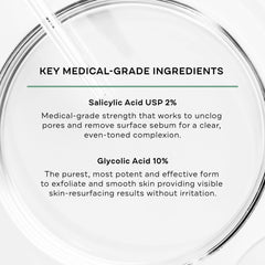 Uso de almohadilla Replenix en mano aplicando en rostro para exfoliar