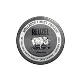 REUZEL frontal del envase mostrando el nombre y tamaño 0.21 lb, ideal para fijación extrema