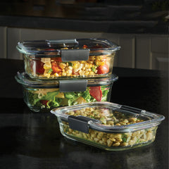 Rubbermaid Brilliance detalle de la tapa StainShield resistente a manchas y olores