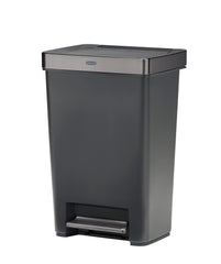 Rubbermaid vista frontal 13 galones con acabado carbón y aspecto moderno